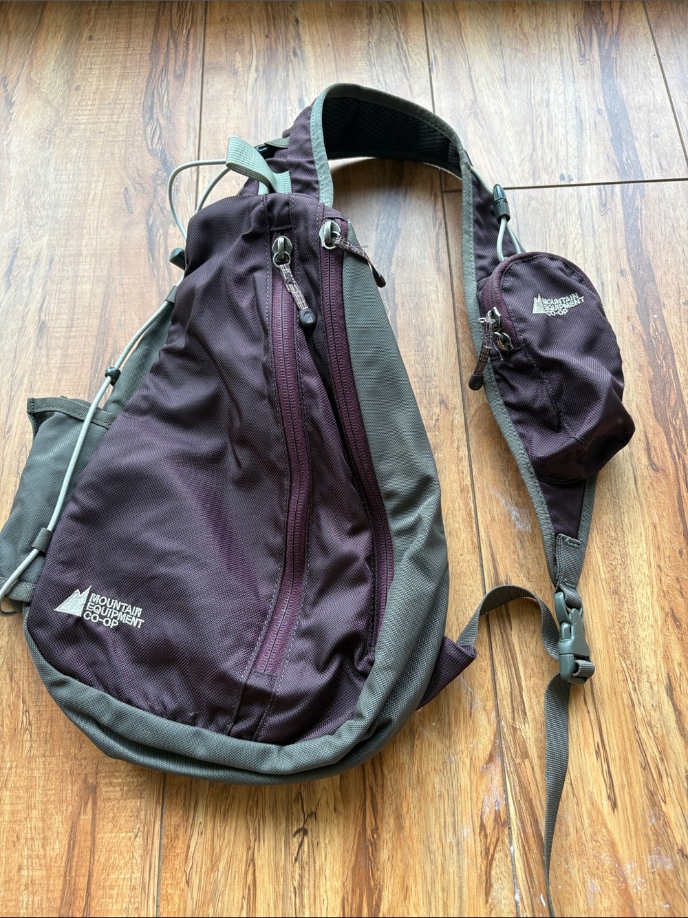 Men's MEC Sling Pack in Plum Gray